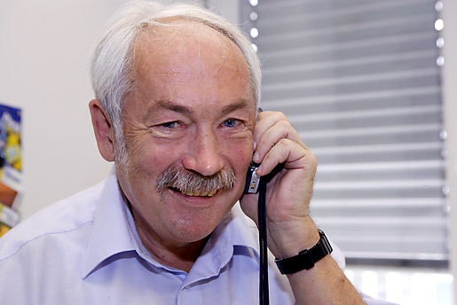 manbet手机版Peter教授Grünberg收到祝贺电话